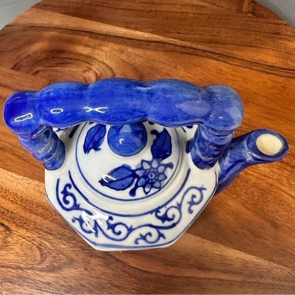 Bombay Company Chinoiserie Teapot Decorative Use Blue White Asian Floral Vintage - Picture 3 of 7